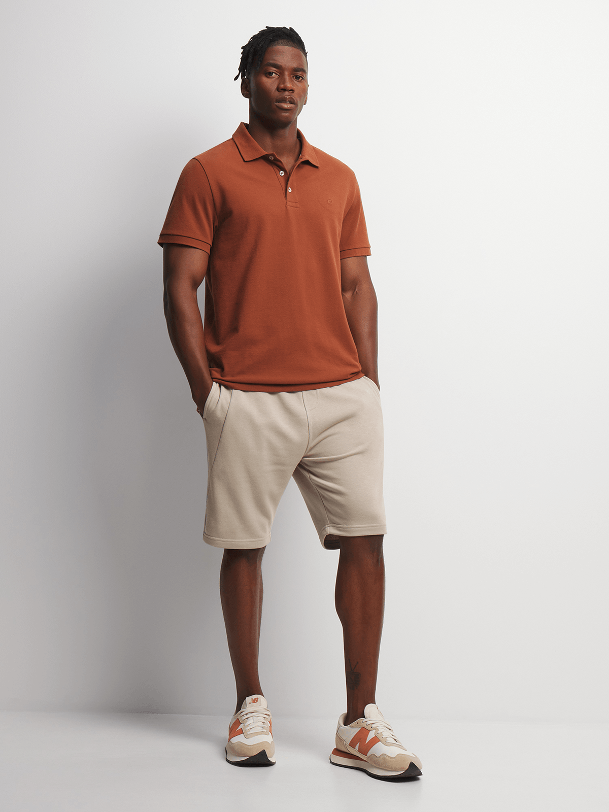 Men's Pique Tobacco Brown Golfer Shirt: Breathable Cotton, Regular Fit, Short Sleeve