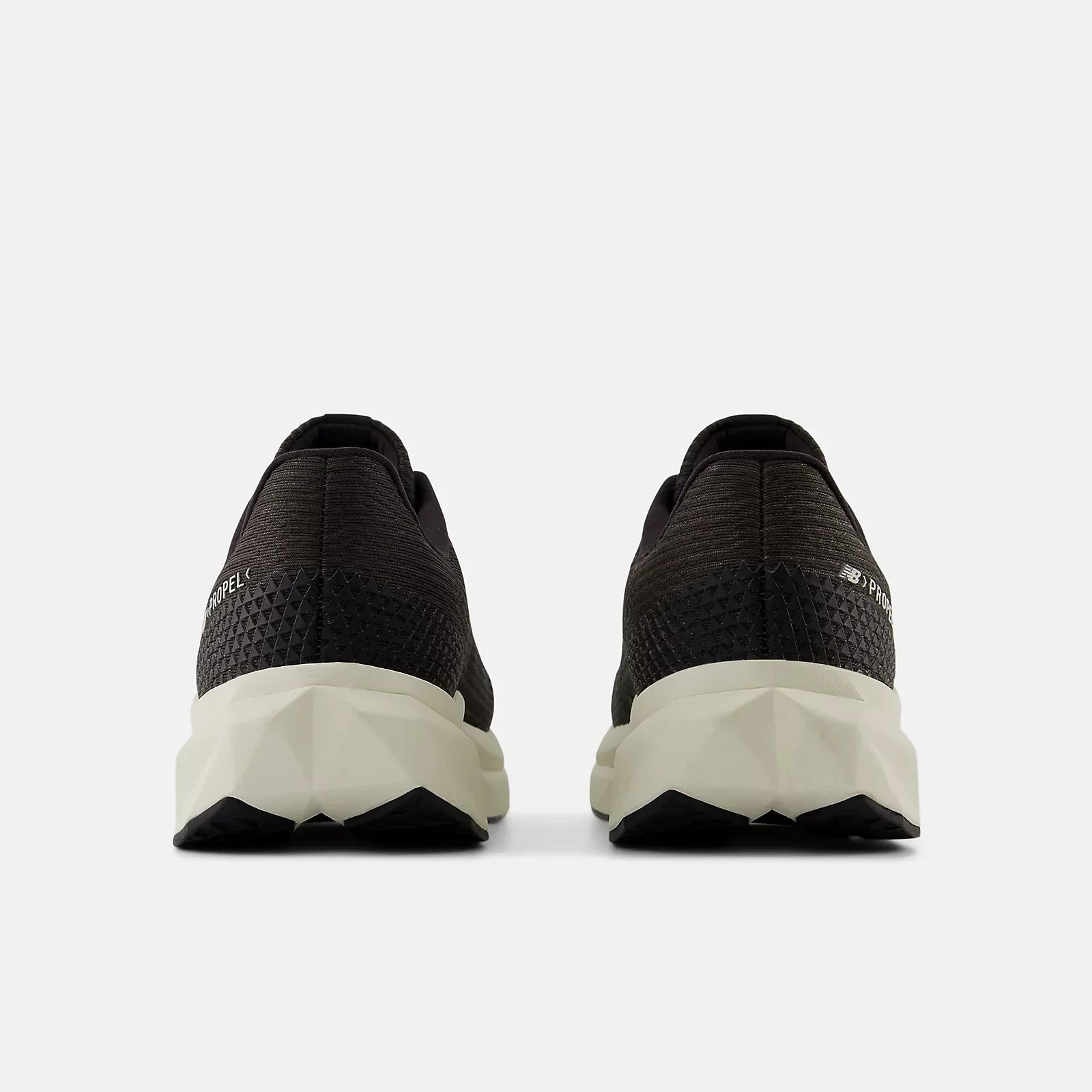 New Balance FuelCell Propel v5 Black/Hot Mango